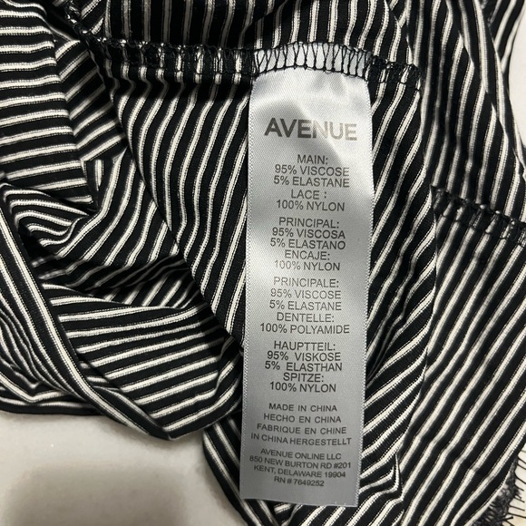 Black and White Striped Lace Sleeve Top - Picture 7 of 7